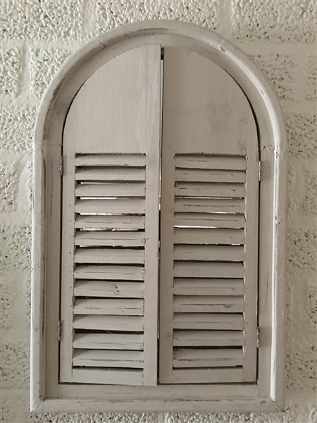 Grote foto spiegel met houten frame en deurtjes indische stijl huis en inrichting woningdecoratie