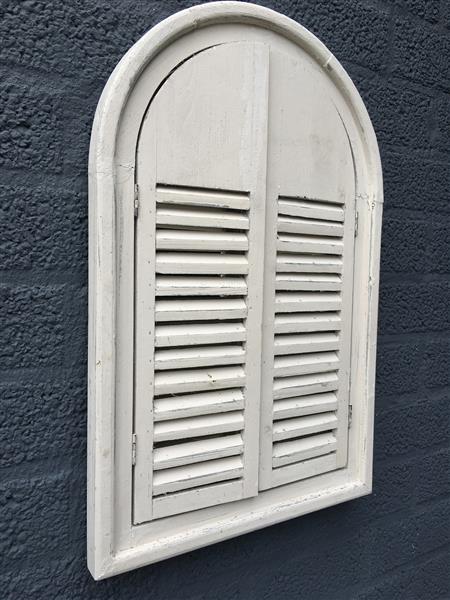 Grote foto spiegel met houten frame en deurtjes indische stijl huis en inrichting woningdecoratie