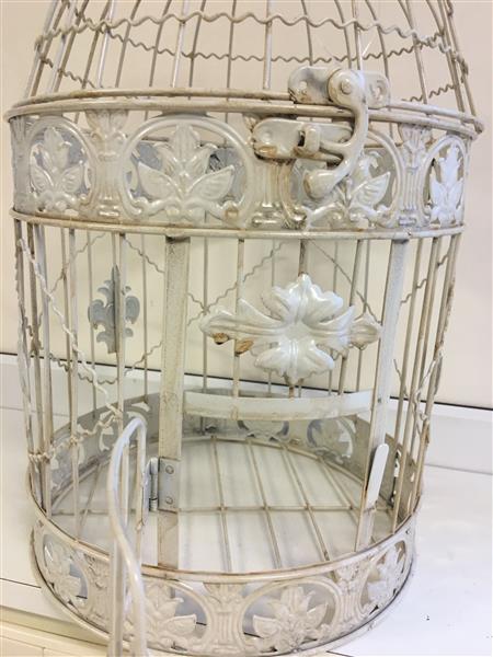 Grote foto set mooie ronde metalen vogelkooitjes heel fraai in ontwerp huis en inrichting woningdecoratie