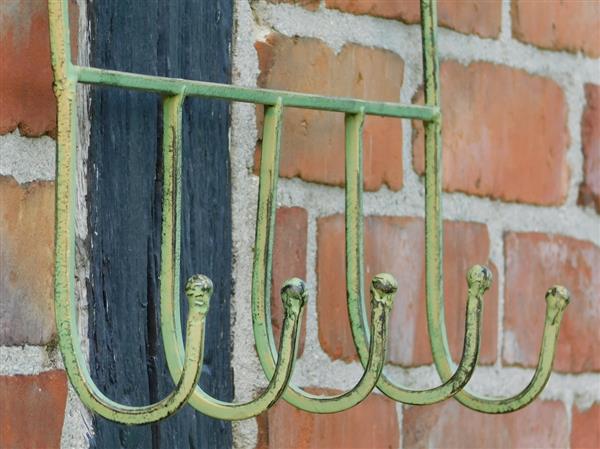 Grote foto vintage wandrek met haken old green smeedijzer huis en inrichting woningdecoratie