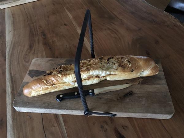 Grote foto snijplank met smeedijzeren beugel keukenbord ontbijtplank worstplank houten brood plank . huis en inrichting woningdecoratie