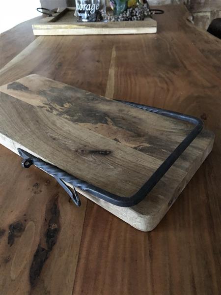 Grote foto snijplank met smeedijzeren beugel keukenbord ontbijtplank worstplank houten brood plank . huis en inrichting woningdecoratie