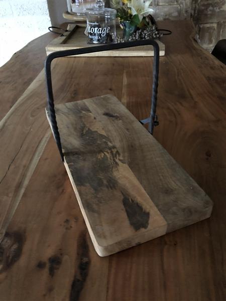 Grote foto snijplank met smeedijzeren beugel keukenbord ontbijtplank worstplank houten brood plank . huis en inrichting woningdecoratie
