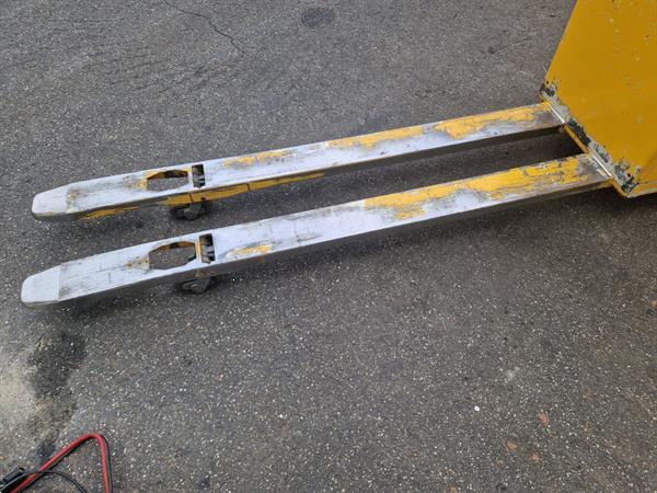 Grote foto jungheinrich ere225 elektrische palletwagen met verlengde lepels agrarisch heftrucks