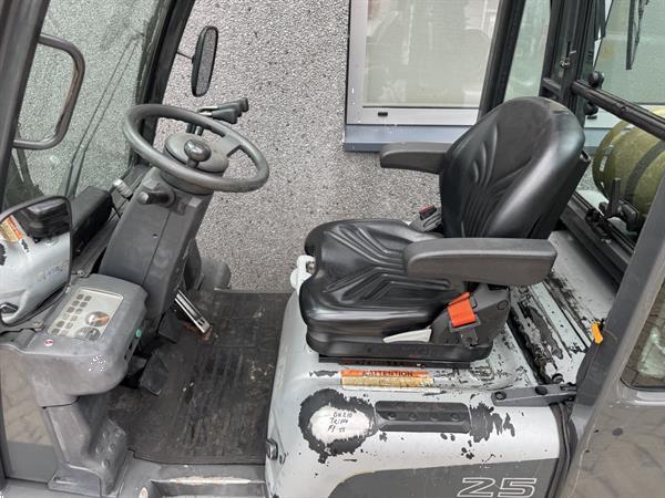Grote foto nissan ud02a25pq triplo 430 freelift sideshift lpg 2006 agrarisch heftrucks