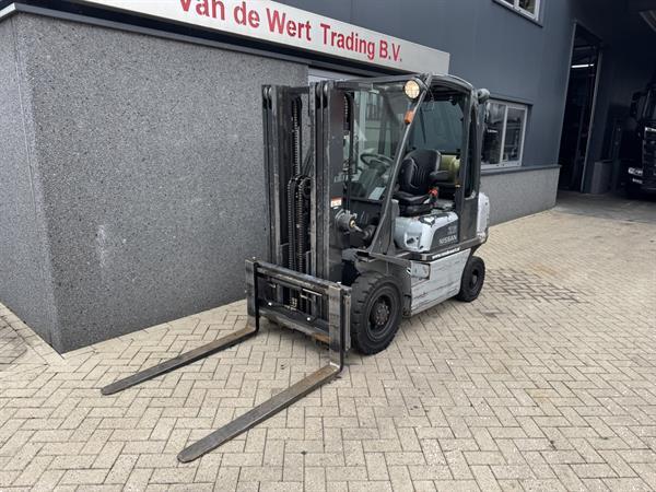 Grote foto nissan ud02a25pq triplo 430 freelift sideshift lpg 2006 agrarisch heftrucks