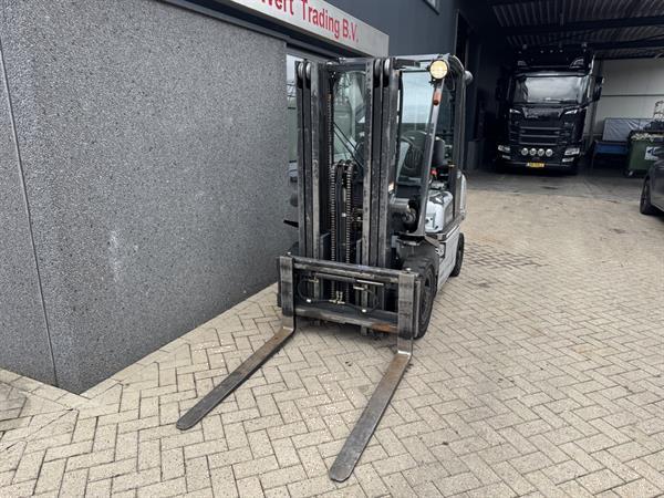 Grote foto nissan ud02a25pq triplo 430 freelift sideshift lpg 2006 agrarisch heftrucks