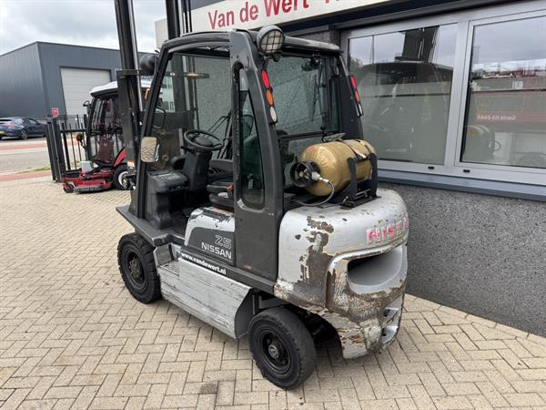 Grote foto nissan ud02a25pq triplo 430 freelift sideshift lpg 2006 agrarisch heftrucks