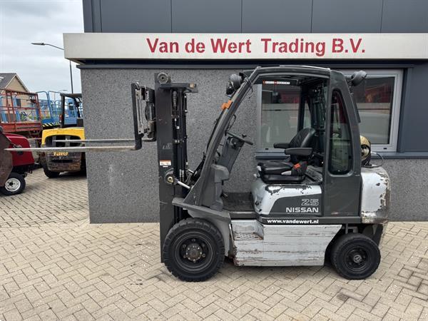 Grote foto nissan ud02a25pq triplo 430 freelift sideshift lpg 2006 agrarisch heftrucks