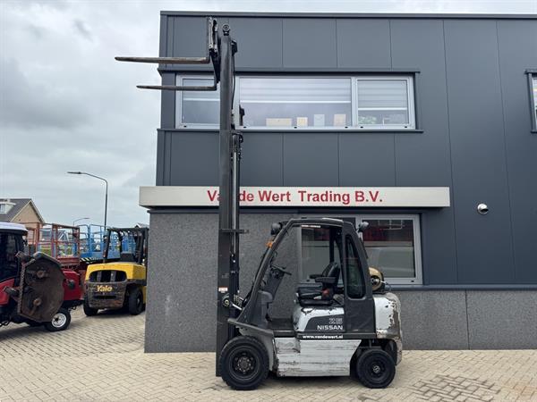 Grote foto nissan ud02a25pq triplo 430 freelift sideshift lpg 2006 agrarisch heftrucks