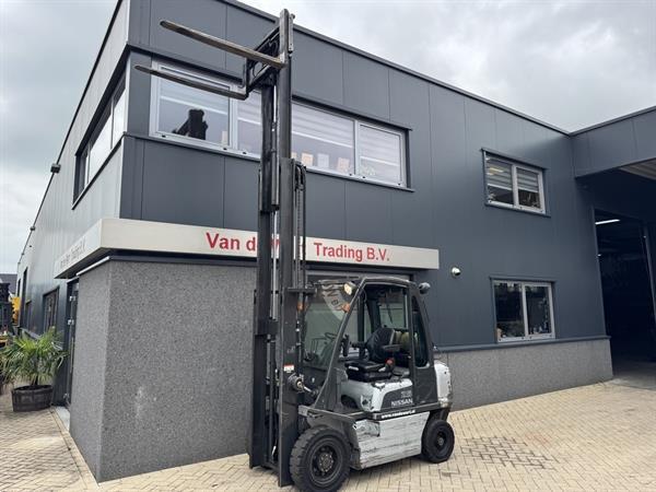 Grote foto nissan ud02a25pq triplo 430 freelift sideshift lpg 2006 agrarisch heftrucks