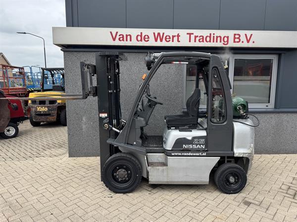 Grote foto nissan ud02a25pq triplo 475 freelift sideshift lpg 2005 agrarisch heftrucks