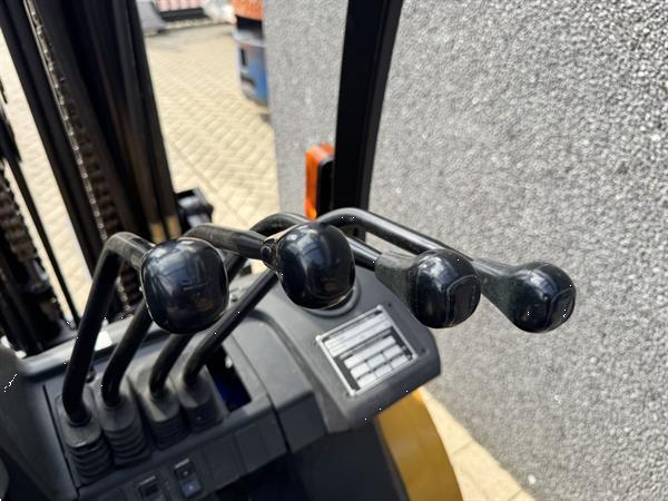 Grote foto caterpillar gp35 triplo 430 freelift sideshift 4e functie lpg 2008 agrarisch heftrucks