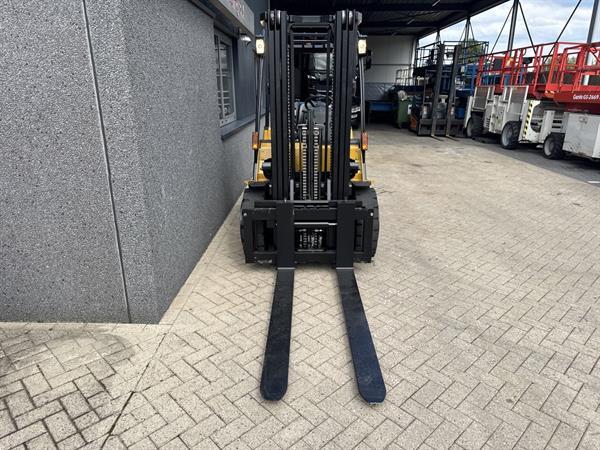 Grote foto caterpillar gp35 triplo 430 freelift sideshift 4e functie lpg 2008 agrarisch heftrucks