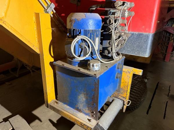 Grote foto spinnekop combine stortbunker met reiniger inspectietransportband en lift agrarisch kisten