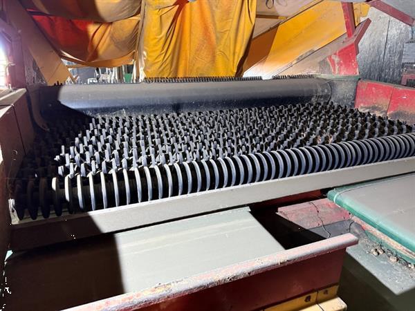 Grote foto spinnekop combine stortbunker met reiniger inspectietransportband en lift agrarisch kisten