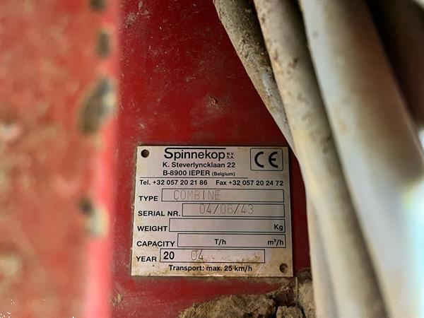 Grote foto spinnekop combine stortbunker met reiniger inspectietransportband en lift agrarisch kisten