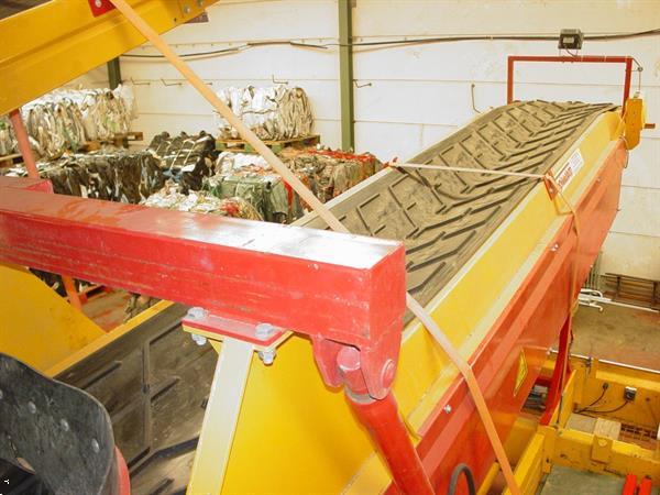 Grote foto spinnekop combine stortbunker met reiniger inspectietransportband en lift agrarisch kisten