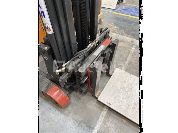 Grote foto heftruck magazijn nog fm 20 agrarisch heftrucks