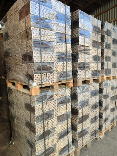 Grote foto houtbriketten subtype pini kay tuin en terras openhaardhout