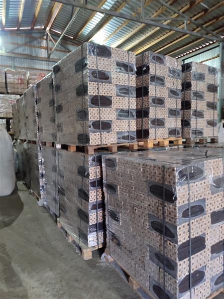 Grote foto houtbriketten subtype pini kay tuin en terras openhaardhout