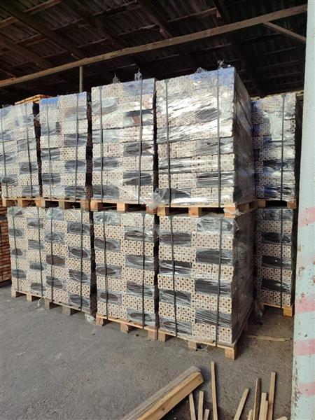 Grote foto houtbriketten subtype pini kay tuin en terras openhaardhout