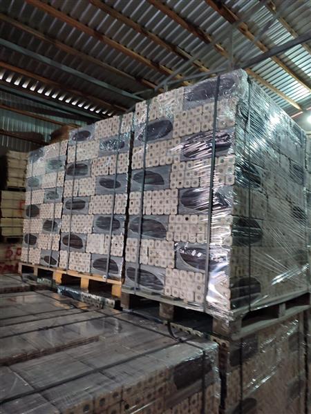 Grote foto houtbriketten subtype pini kay tuin en terras openhaardhout