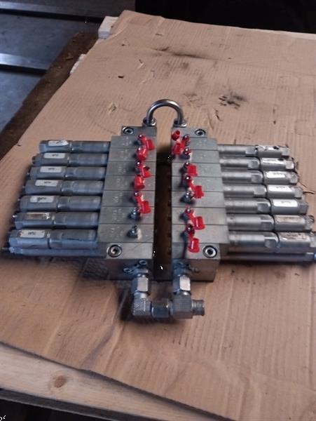 Grote foto groeneveld beka vetverdeler 14 outputs doe het zelf en verbouw onderdelen en accessoires