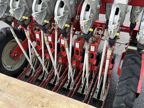 Grote foto agricola ai640 snt2290 pneumatische precisiezaaimachine 12 rijen met 16 elementen agrarisch zaaimachines