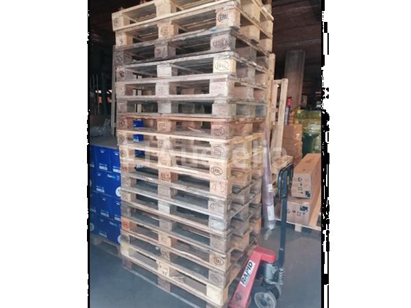 Grote foto handling opslag set van 100 europallets doe het zelf en verbouw hefwerktuigen