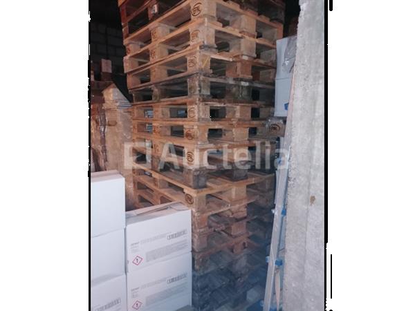 Grote foto handling opslag set van 100 europallets doe het zelf en verbouw hefwerktuigen