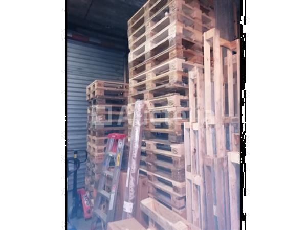 Grote foto handling opslag set van 100 europallets doe het zelf en verbouw hefwerktuigen