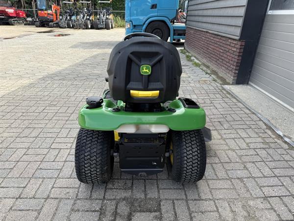 Grote foto john deere x300 zitmaaier tuin en terras zitmaaiers