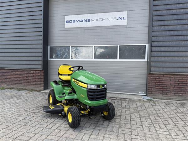 Grote foto john deere x300 zitmaaier tuin en terras zitmaaiers