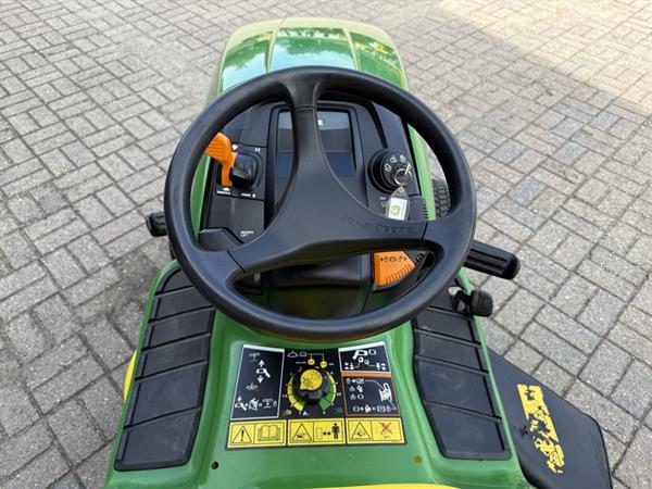 Grote foto john deere x300 zitmaaier tuin en terras zitmaaiers