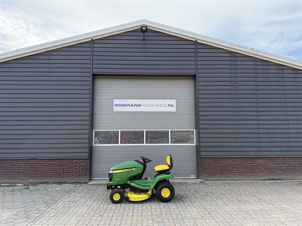 Grote foto john deere x300 zitmaaier tuin en terras zitmaaiers