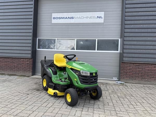 Grote foto john deere x167 r zitmaaier met opvang tuin en terras zitmaaiers
