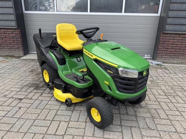 Grote foto john deere x167 r zitmaaier met opvang tuin en terras zitmaaiers