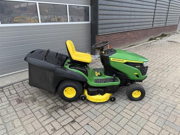Grote foto john deere x167 r zitmaaier met opvang tuin en terras zitmaaiers
