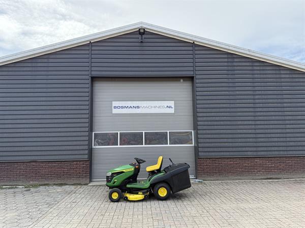 Grote foto john deere x167 r zitmaaier met opvang tuin en terras zitmaaiers