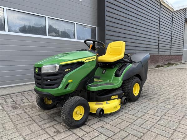 Grote foto john deere x167 r zitmaaier met opvang tuin en terras zitmaaiers