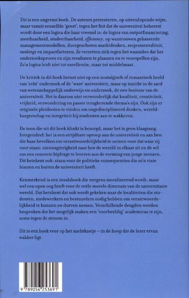 Grote foto denkruimte boeken politiek en maatschappij