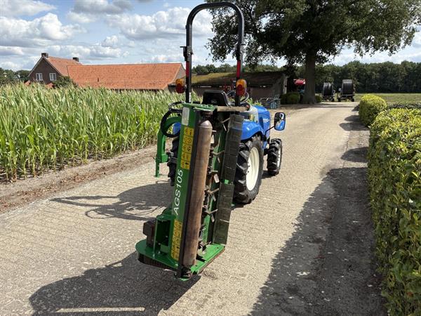 Grote foto new holland boomer 25 met klepelmaaier agrarisch tractoren