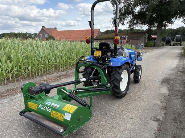 Grote foto new holland boomer 25 met klepelmaaier agrarisch tractoren