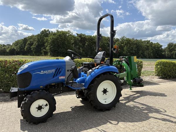 Grote foto new holland boomer 25 met klepelmaaier agrarisch tractoren