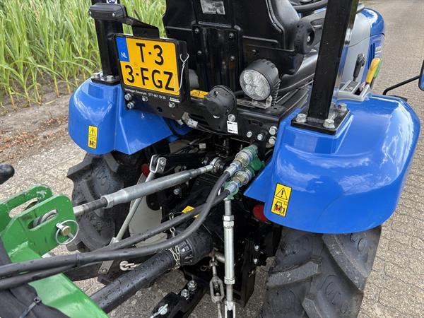 Grote foto new holland boomer 25 met klepelmaaier agrarisch tractoren