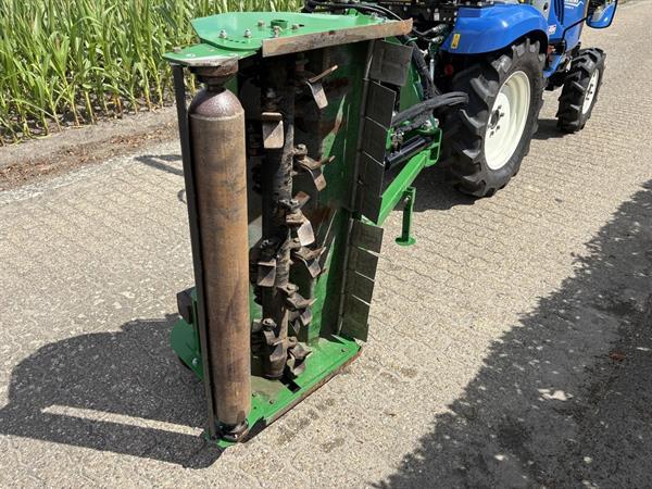 Grote foto new holland boomer 25 met klepelmaaier agrarisch tractoren