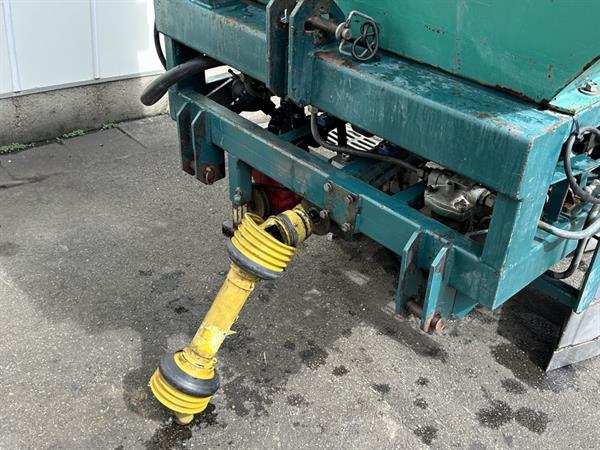 Grote foto allround uien bollen plantmachine agrarisch zaaimachines