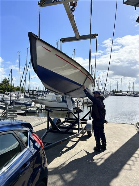 Grote foto zeilklare polyvalk met trailer en motor watersport en boten open zeilboten