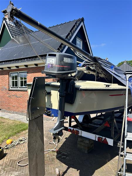 Grote foto zeilklare polyvalk met trailer en motor watersport en boten open zeilboten